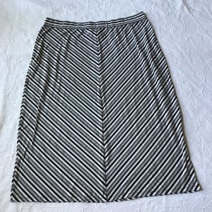 AVENUE Maxie skirt Sz 22/24 striped Gray tones